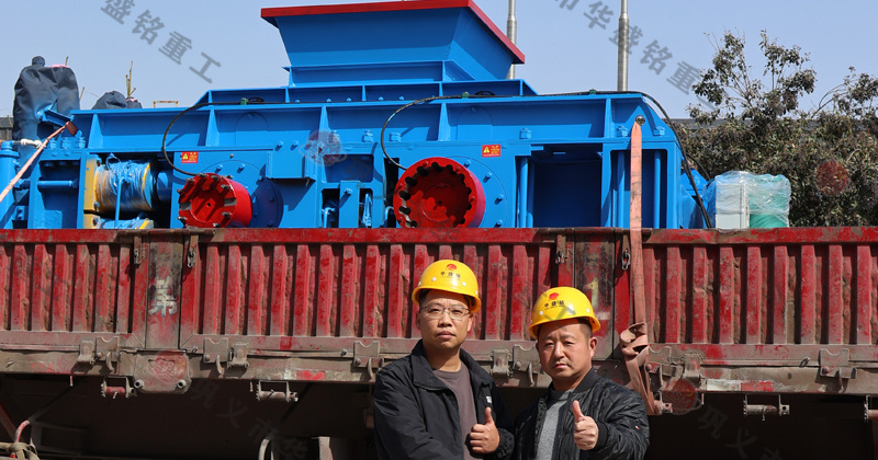 鵝卵石制砂用什么破碎機？推薦對輥機價格不貴還耐用